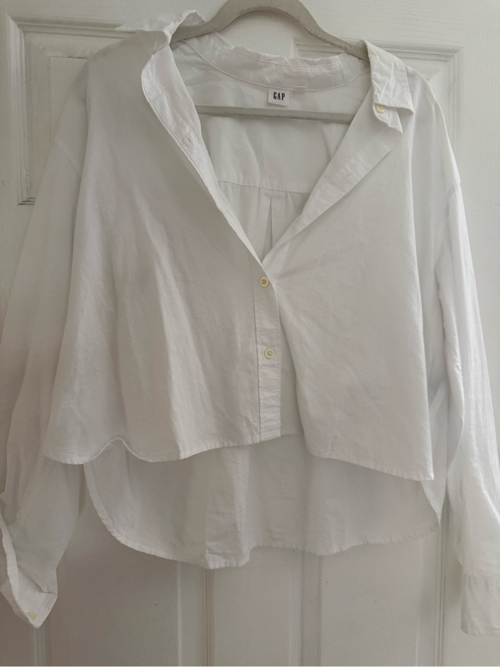 GAP White Cropped Button-Down Shirt